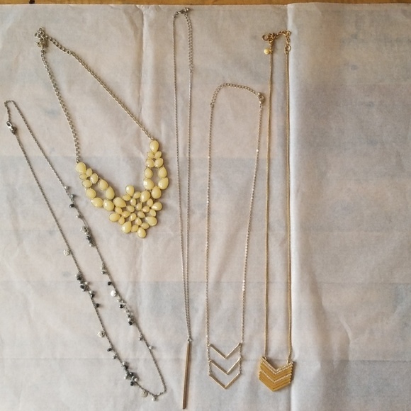 ⭐4for20⭐ LOT/SET of 5 assorted necklaces - Picture 2 of 6